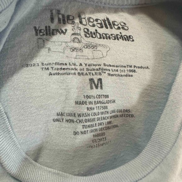 Yellow Submarine Beatles Men's Blue T Shirt Size Medium 2023 John Lennon Paul Mc - Picture 3 of 3